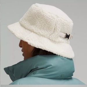 Lululemon Textured Fleece Bucket Hat in Ivory